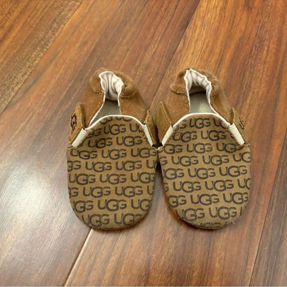 UGG Roos crib shoes chestnut slippers